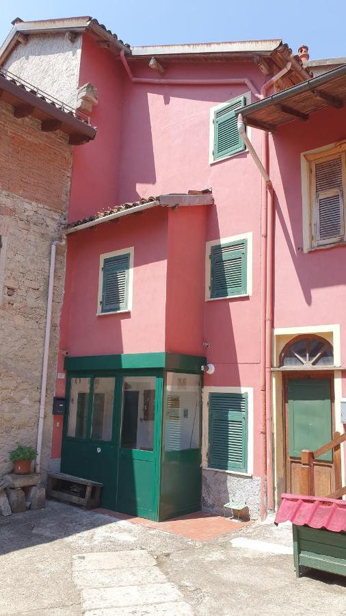 Casa Vacanza Pegrini Nel Centro Storico Di Gavi Exterior foto