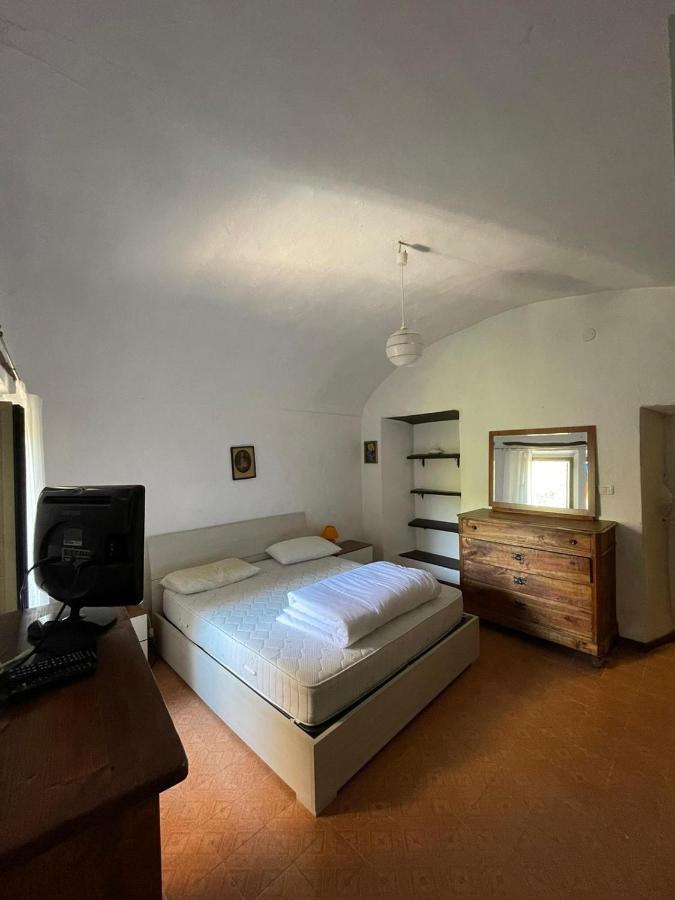 Casa Vacanza Pegrini Nel Centro Storico Di Gavi Exterior foto
